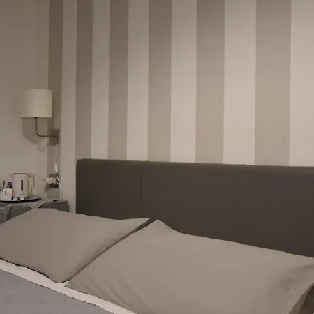 E - Rent Rooms&apartments Le Nel Corso - Adults Only La Spezia